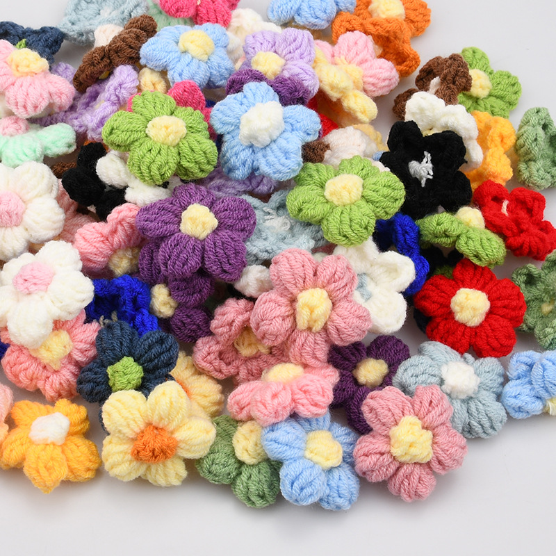 手作りのクロシェ五弁花アップリケ、ニットデイジー花柄パッチ、 - Embellish Craft のレビューと価格
