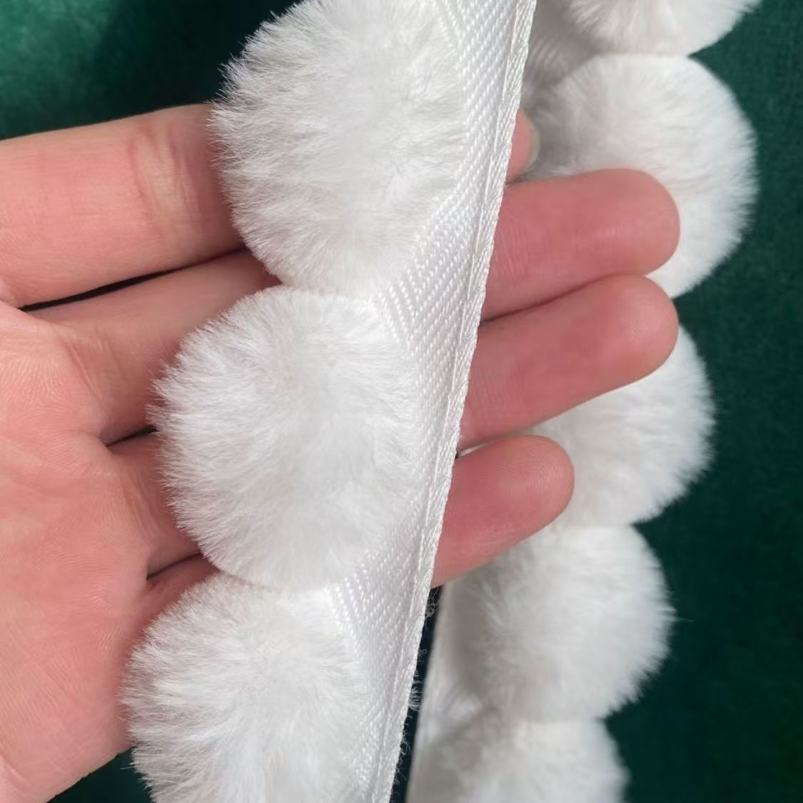 3cmフェイクラビットファーポンポンボールレースフリンジトリ - Fringe Ribbon Sewing のレビューと価格
